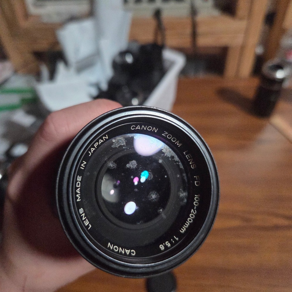 Canon Zoom Lens FD 100-200mm f5.6 Telephoto Manual Focus Japan W305 AS IS